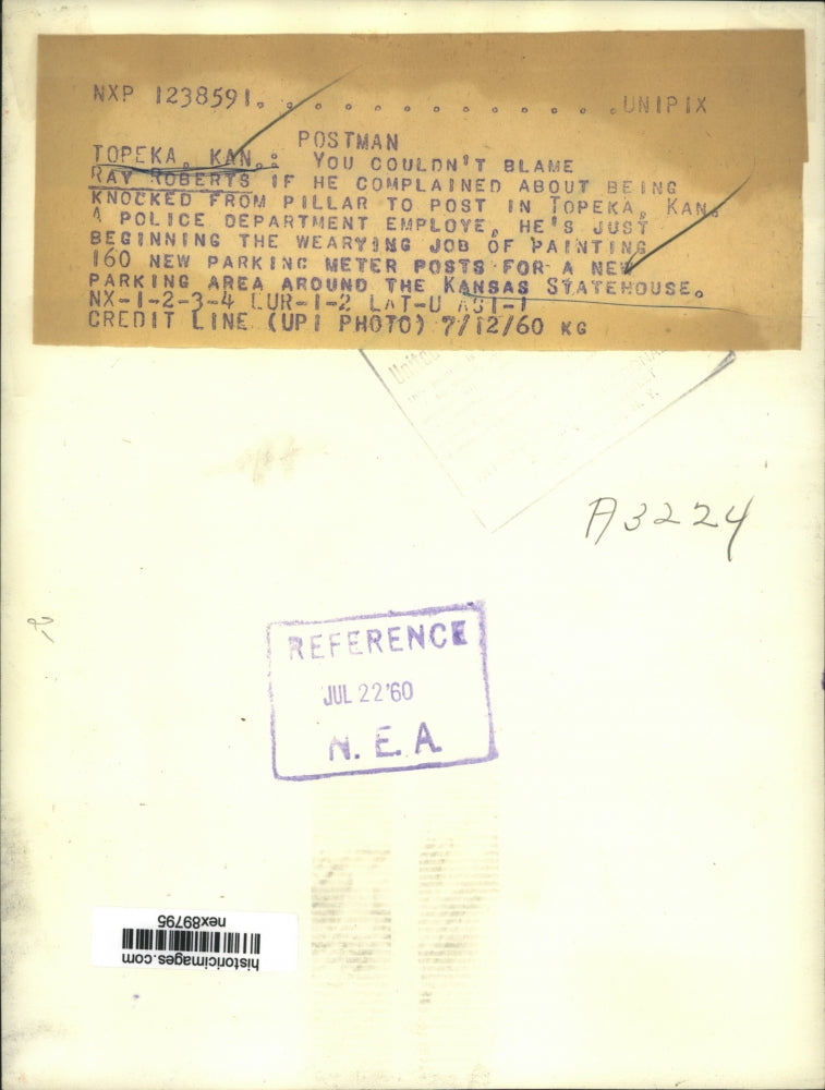 1960 Press Photo Ray Robert Topeka Police Dept Employee Painting Kansas Statehou