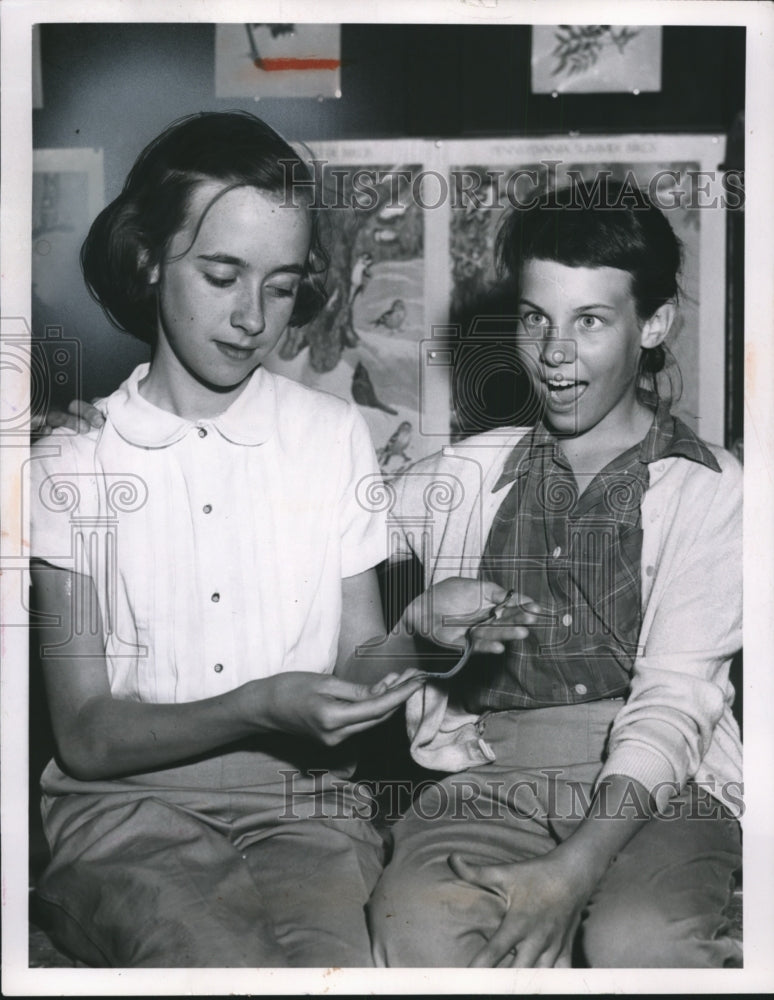 1957 Press Photo School Students Elizabeth Laube and Karen Lynch Hold Snake