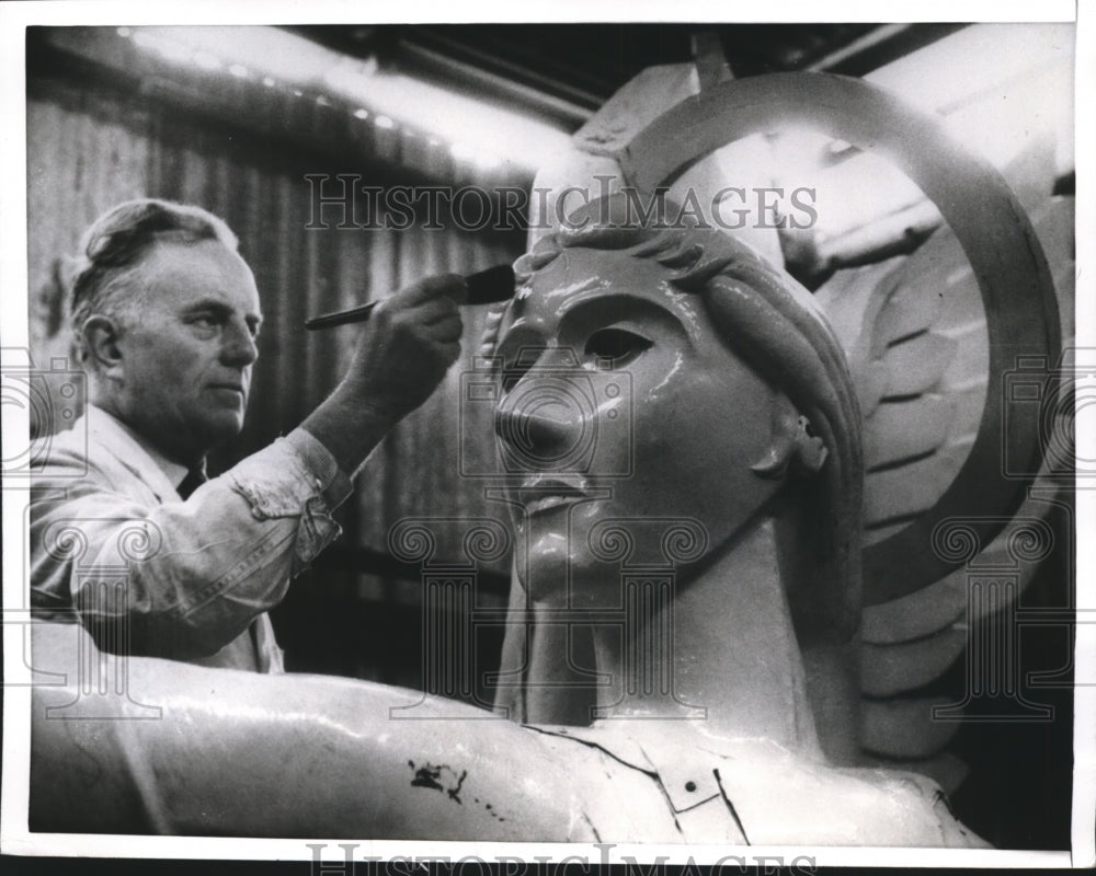 1963 Press Photo 16 Ft Copper Angel Weighing A Ton To Perch Guildford Cathedral