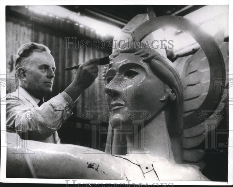 Load image into Gallery viewer, 1963 Press Photo 16 Ft Copper Angel Weighing A Ton To Perch Guildford Cathedral
