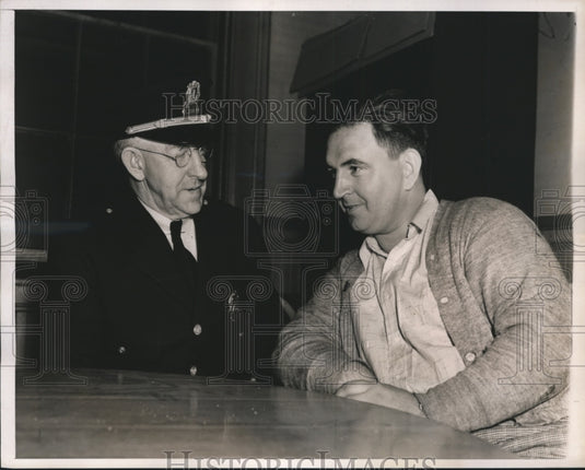 1939 Press Photo Fritz Kuhn Arrested on Drunkeness by Police Chief & Officer