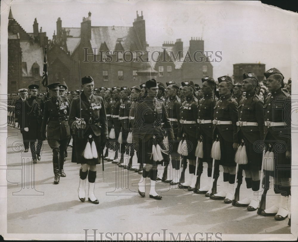 1936 Press Photo Duke of York Inspecting the Guard of Honor of Cameron Highlande