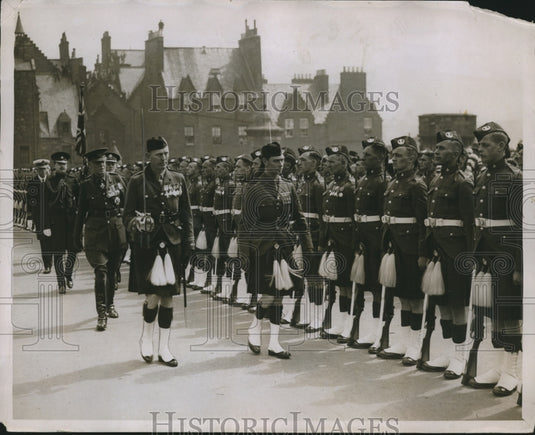 1936 Press Photo Duke of York Inspecting the Guard of Honor of Cameron Highlande