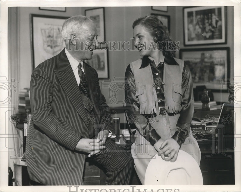 Load image into Gallery viewer, 1938 Press Photo Former Governor of New York Al Smith &amp; Marie Barnett of Arizona
