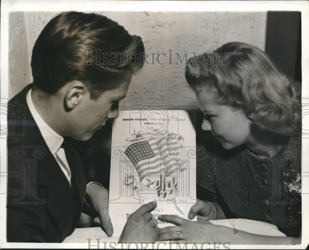 1942 Press Photo Bob Blaubelt & Dorothy Eller Students at Bergen College NJ