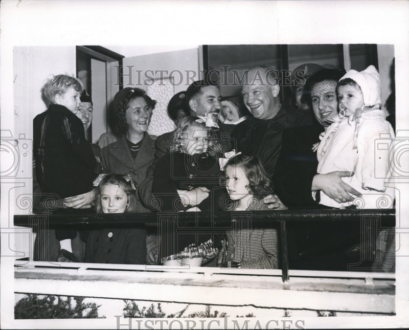 Load image into Gallery viewer, 1952 Press Photo General Eisenhower with European &amp; American Soldiers &amp; Families
