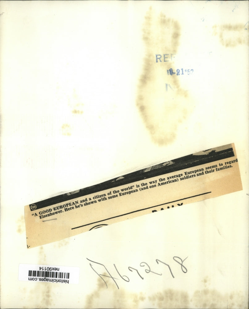 1952 Press Photo General Eisenhower with European & American Soldiers & Families