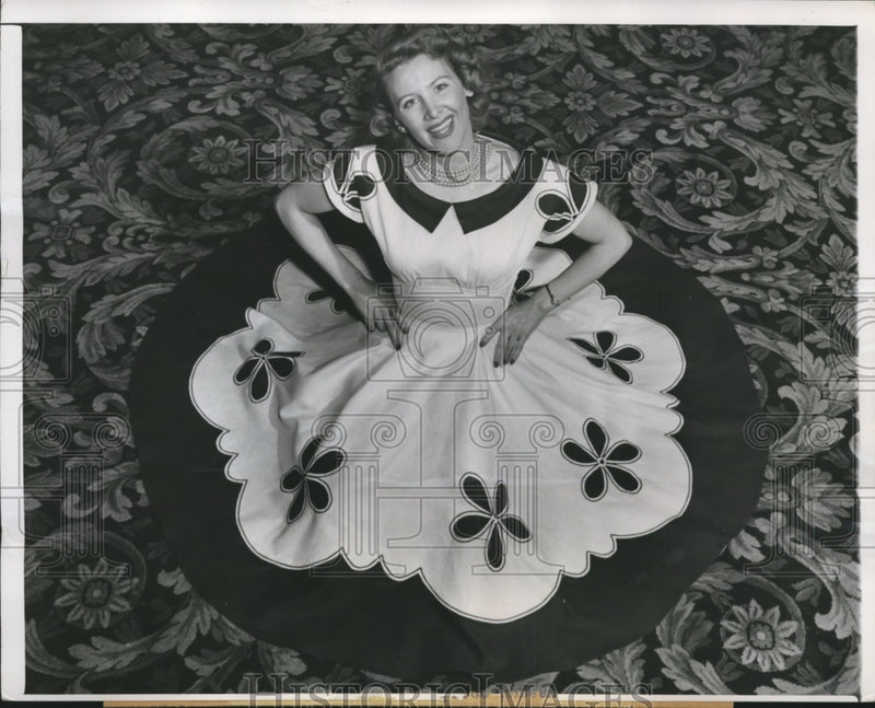 Load image into Gallery viewer, 1949 Press Photo Pert Jeanne Haas in Sunback Number National Wash Apparel Show
