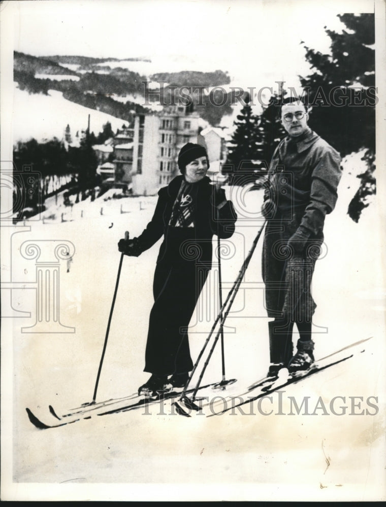 Load image into Gallery viewer, 1937 Press Photo Princess Juliana of Holland &amp; Her Husband Prince Bernhard
