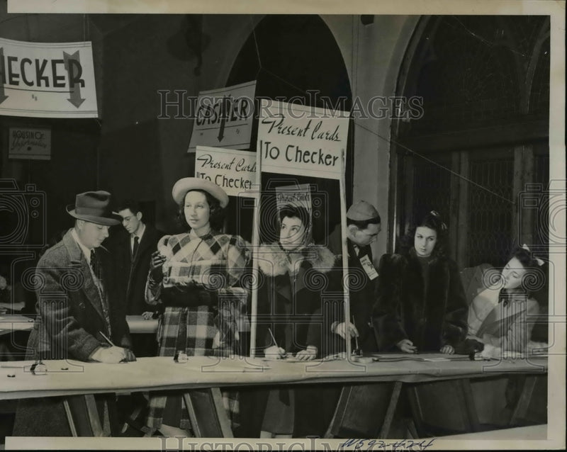 Load image into Gallery viewer, 1941 Press Photo Vanguard of Delegates at American Youth Congress in Washington
