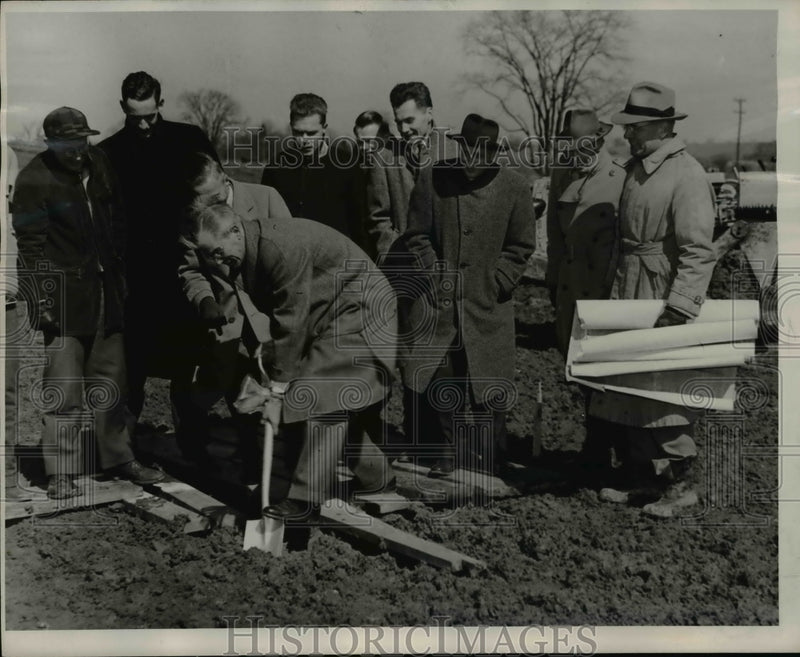 Load image into Gallery viewer, 1948 Press Photo Dean Frank Bailey Breaking Ground at Kenyon College
