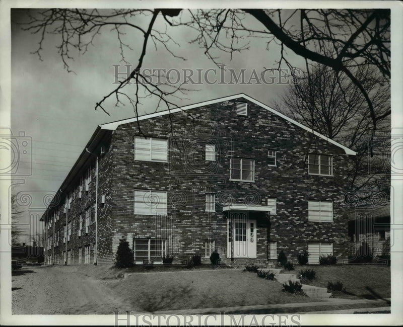 Load image into Gallery viewer, 1968 Press Photo Low Income Apartment Building in Elizabeth New Jersey
