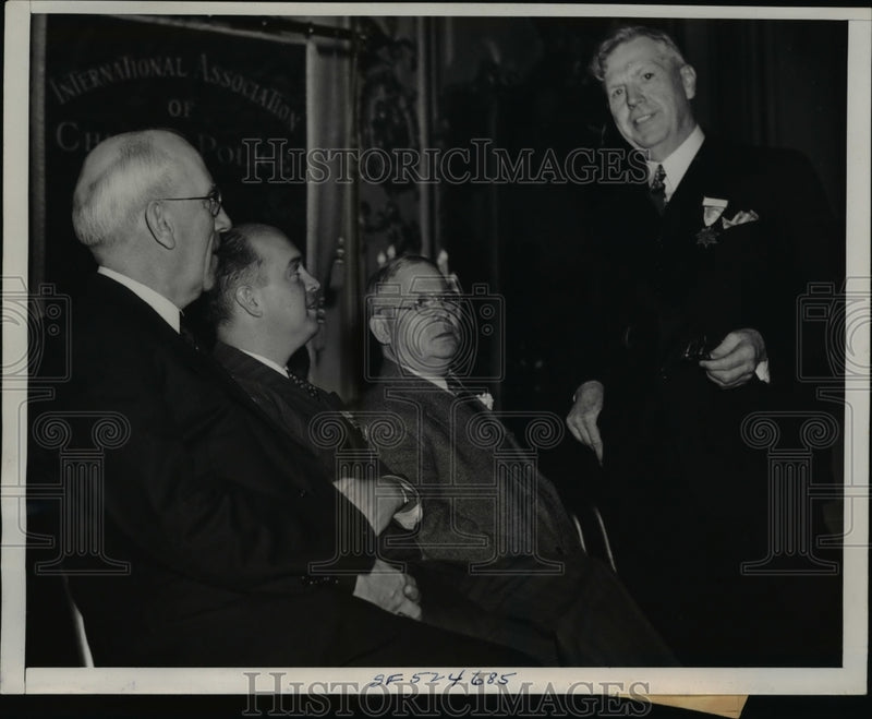 Load image into Gallery viewer, 1939 Press Photo Police Chief Convention R B Jordan D S Leonard P Brady W Quinn
