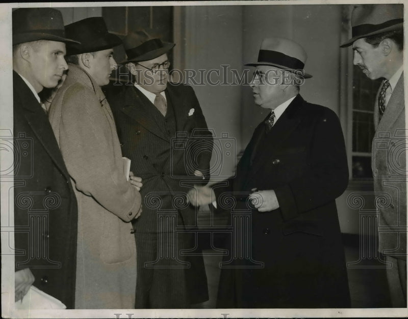 Load image into Gallery viewer, 1937 Press Photo New York Governor Herbert H Lehman and Reporters at White House

