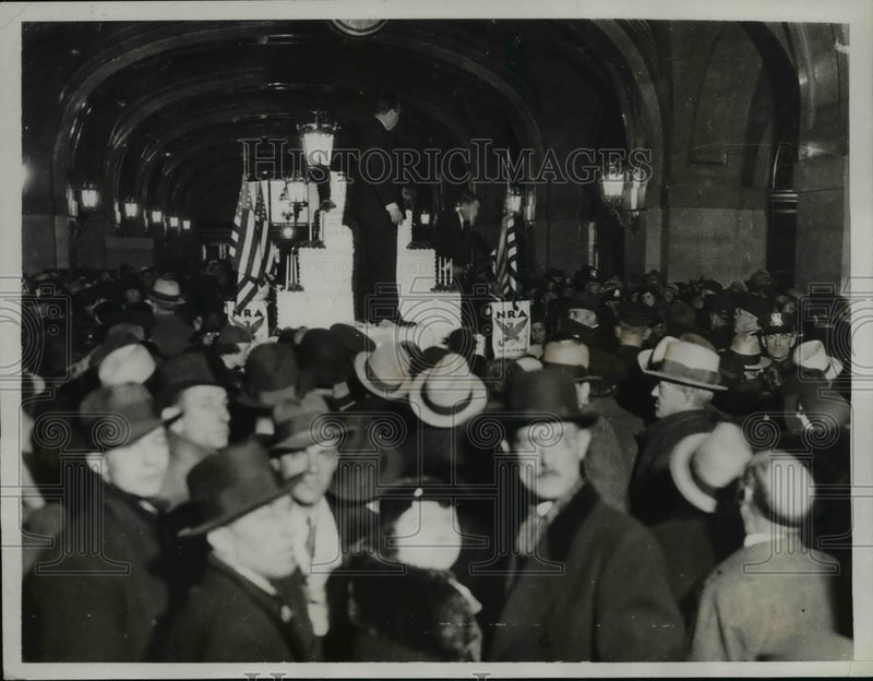 Load image into Gallery viewer, 1934 Press Photo Chicago's Official Roosevelt Birthday Party Auctioning Cake
