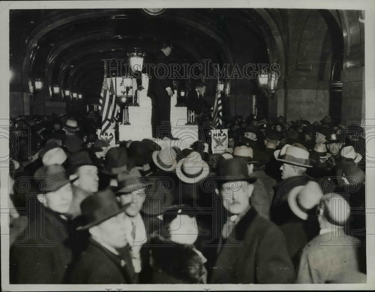 1934 Press Photo Chicago's Official Roosevelt Birthday Party Auctioning Cake