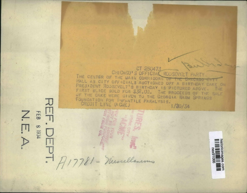 1934 Press Photo Chicago's Official Roosevelt Birthday Party Auctioning Cake