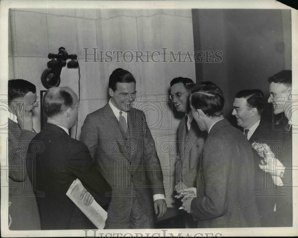 1937 Press Photo Senator Henry Cabot Lodge at Press Conference