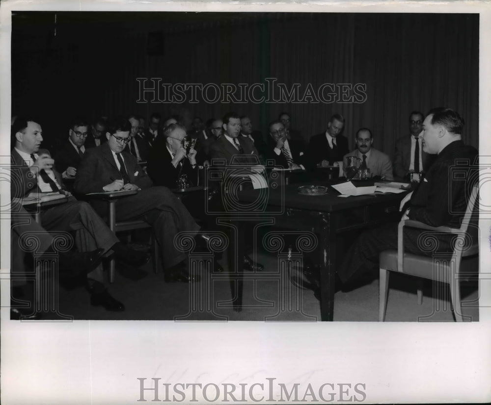 1954 Press Photo Ambassador to UN Henry Cabot Lodge Jr Holds Press Conference