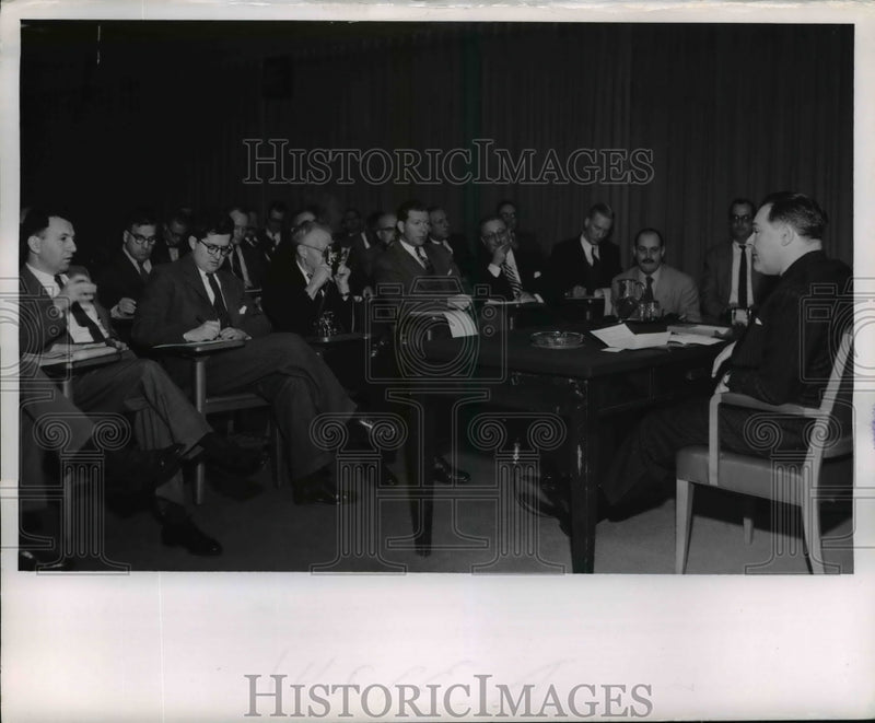 Load image into Gallery viewer, 1954 Press Photo Ambassador to UN Henry Cabot Lodge Jr Holds Press Conference
