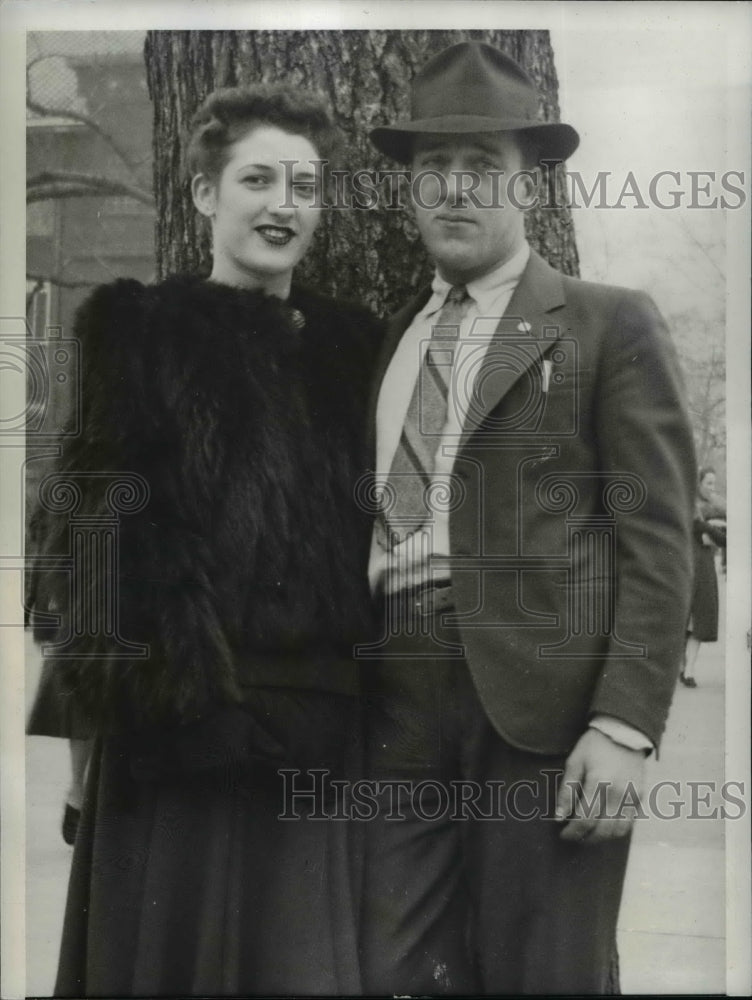 1941 Press Photo Edward Garswick Chicago Cab Driver Wanted in Death of Wife