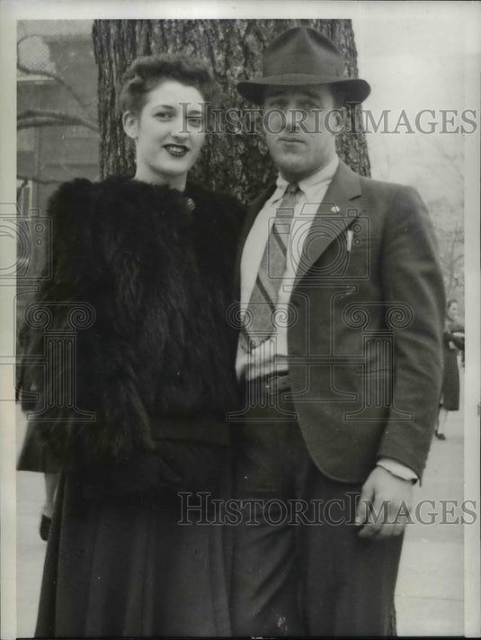 1941 Press Photo Edward Garswick Chicago Cab Driver Wanted in Death of Wife