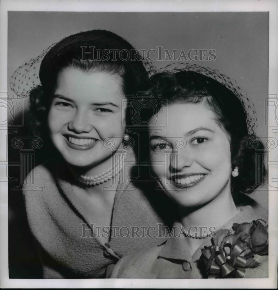 1953 Press Photo Leah Feland & Barbara Louise Schimdt Rose Bowl Queens