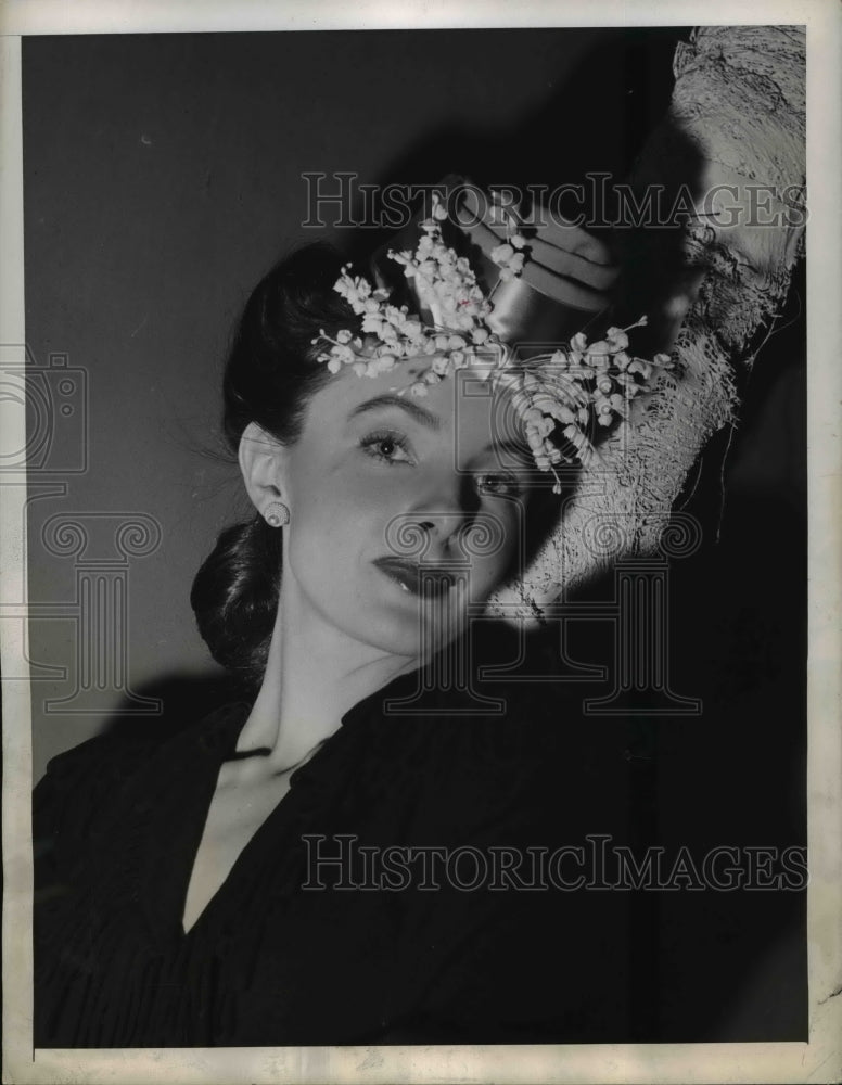 1943 Press Photo Tiered Pillbox Worn by French Troops in Morocco Pale Blue Felt