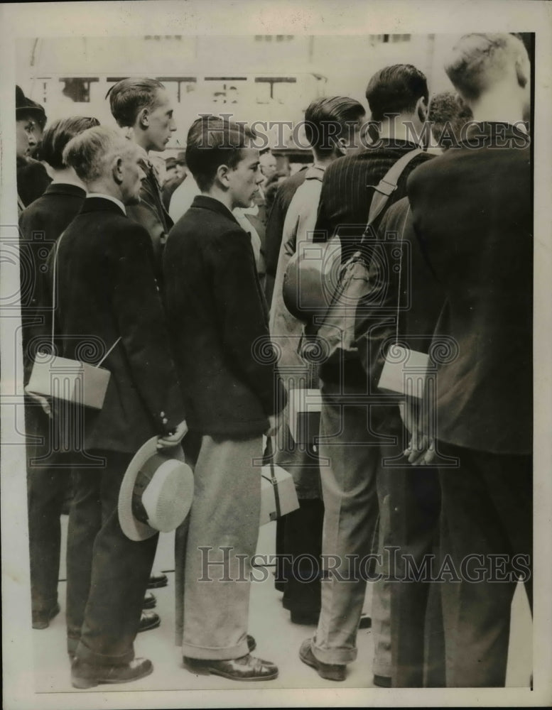 1939 Press Photo Straw Hats, Steel Helmets & Gas Masks for London School Childre- Historic Images