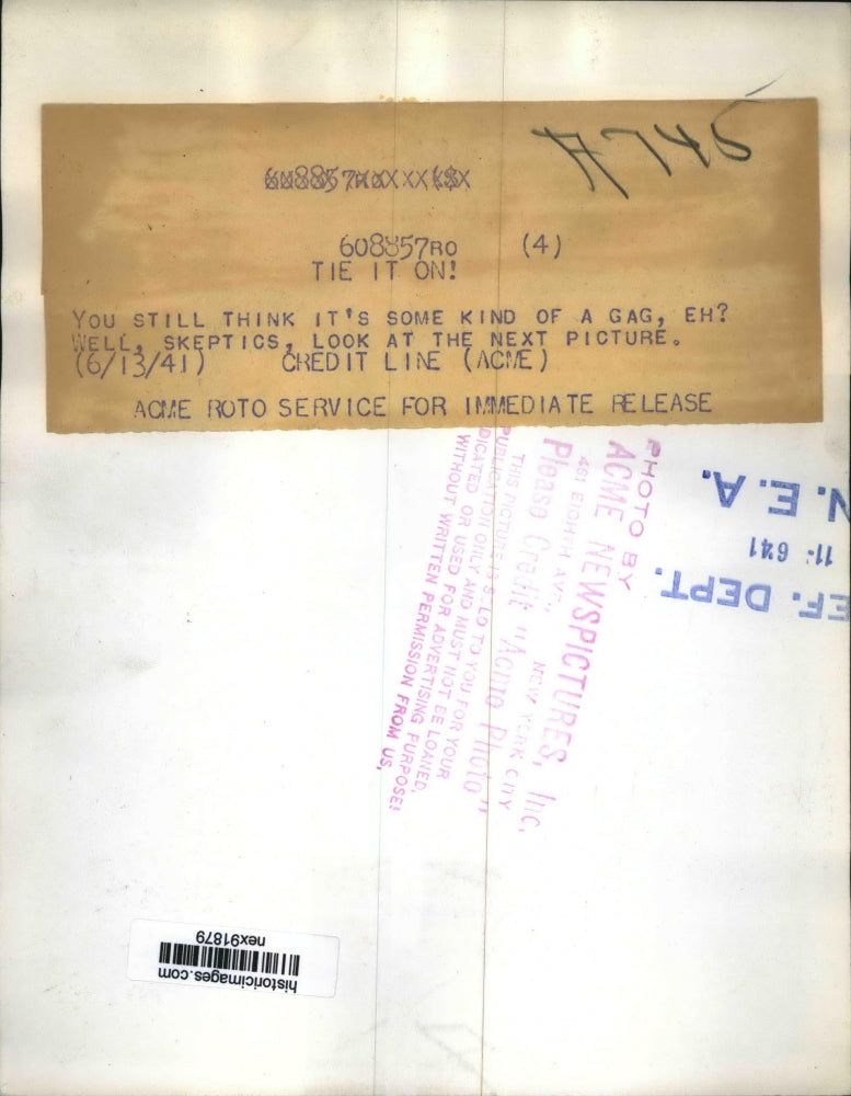 1941 Press Photo Model Ties on Scarf Style Hat