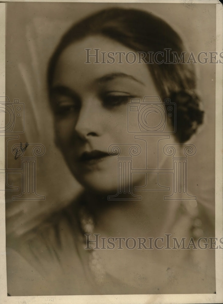 1925 Press Photo Mlle Suzy Parisian Beauty Expert Lectures on Beauty