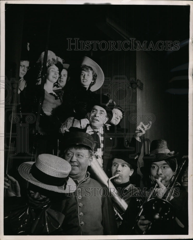 1952 Press Photo Old Time Excursion Train Chatham NY Returning to Homes