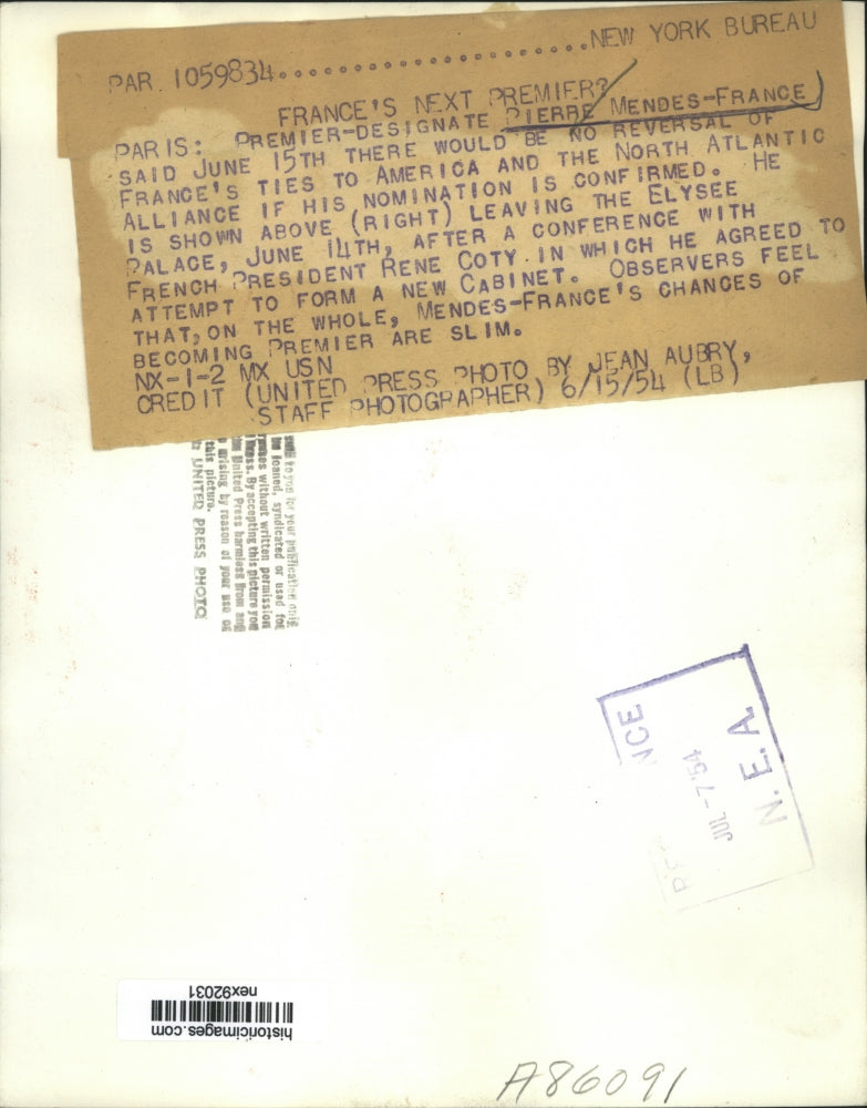 1954 Press Photo Premier Pierre Mendes-France Leaving Elysee Palace in Paris