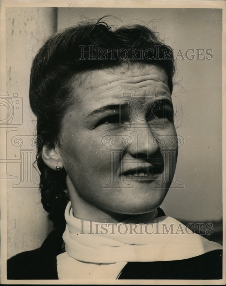 1949 Press Photo Maria Gnon Age 16 Displaced Person From England to Maine