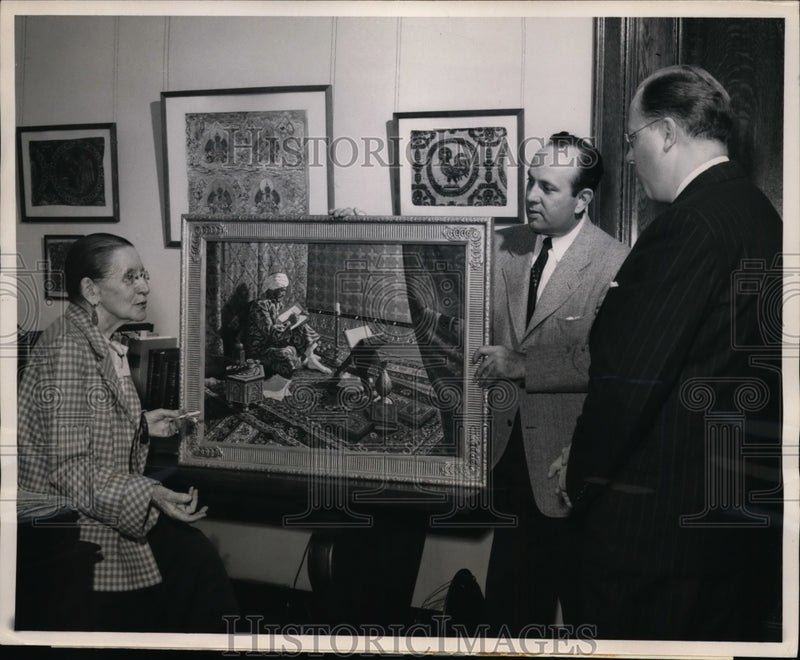 Load image into Gallery viewer, 1952 Press Photo Mrs Weibel &amp; Francis Robinson of Detroit Institute of Art
