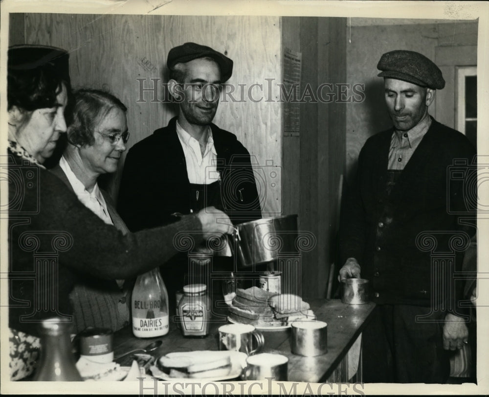 1936 Press Photo Emergency Red Cross Canteen Service Station in Oregon