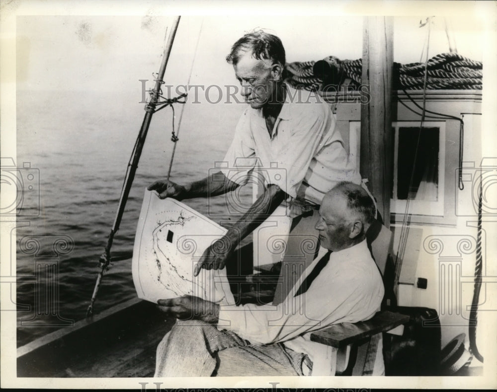1934 Press Photo Aboard Ship Nellie L Parmenter is Randolph McCracken with Map