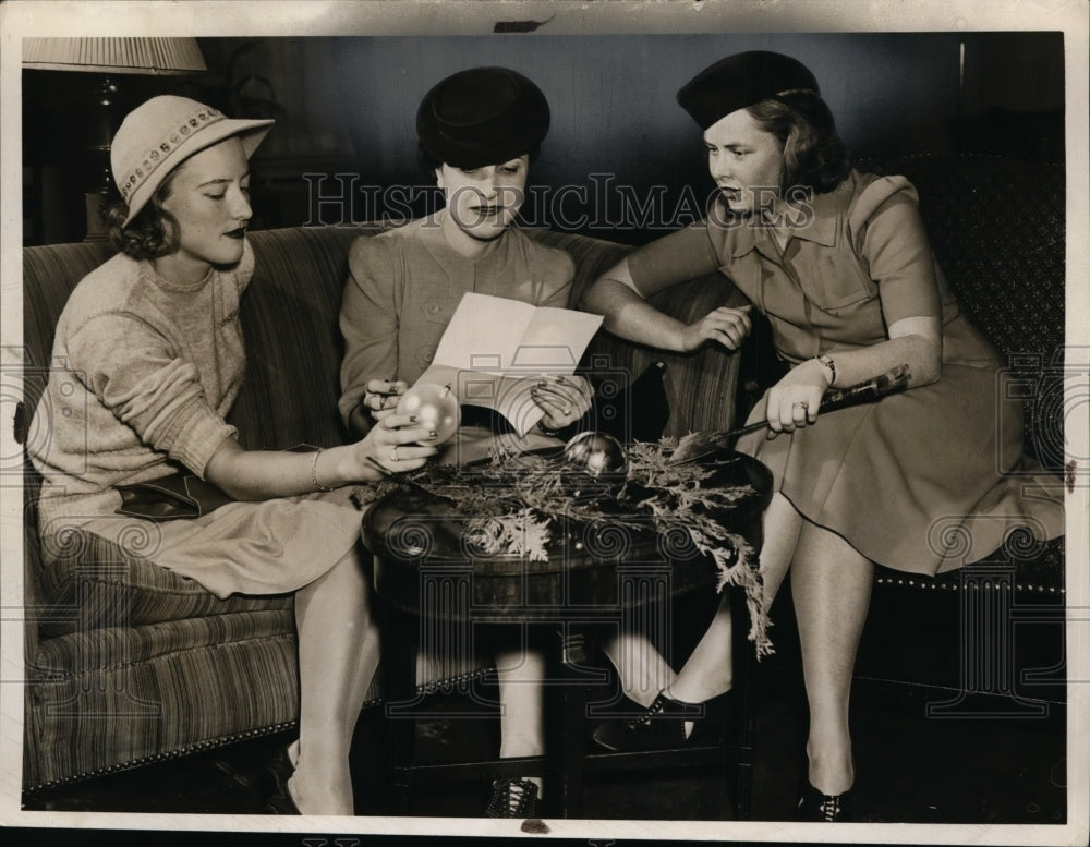 1939 Press Photo Doris Elinor Ward, Mrs John Schanz & Mrs James Arthur Meeting