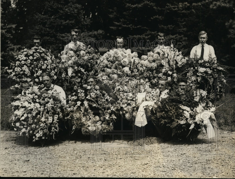 Load image into Gallery viewer, 1923 Press Photo Wreaths of Cabinet Members at President Harding's Funeral
