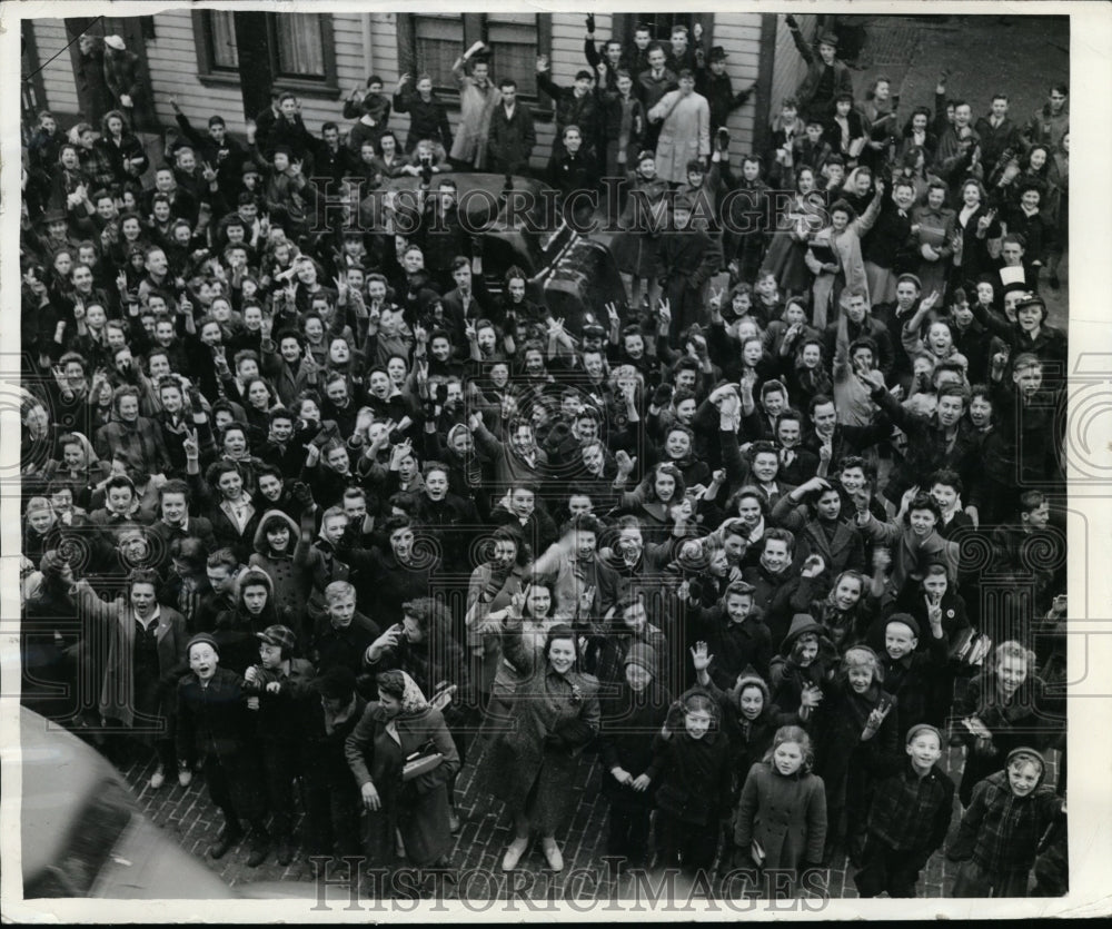 1942 Press Photo Pittsburgh Children on Strike Protesting Dismissal Truancy Offi