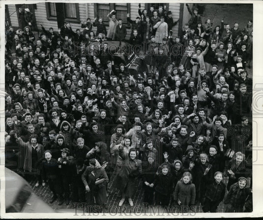 1942 Press Photo Pittsburgh Children on Strike Protesting Dismissal Truancy Offi
