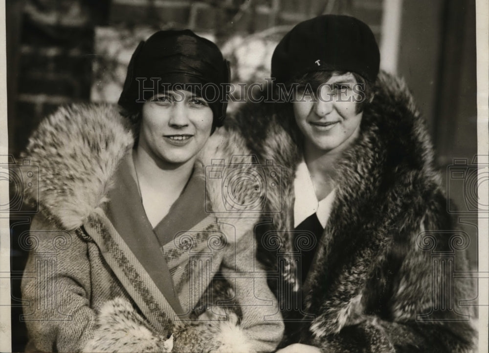 1926 Press Photo Students of Professor Smith Wellesley Georgia Hodges & Mary Nea