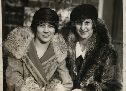 1926 Press Photo Students of Professor Smith Wellesley Georgia Hodges & Mary Nea