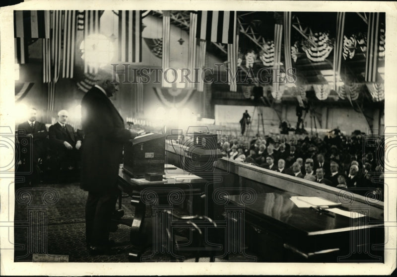 Load image into Gallery viewer, 1922 Press Photo President Harding Addresses United States Chamber of Commerce
