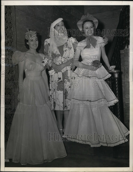 1939 Press Photo Lois Ward R Stevens D Dugan Evening Gowns of Organdy & Chiffon- Historic Images