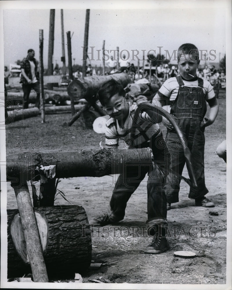 1959 Press Photo Young Lumberjacks in Contest