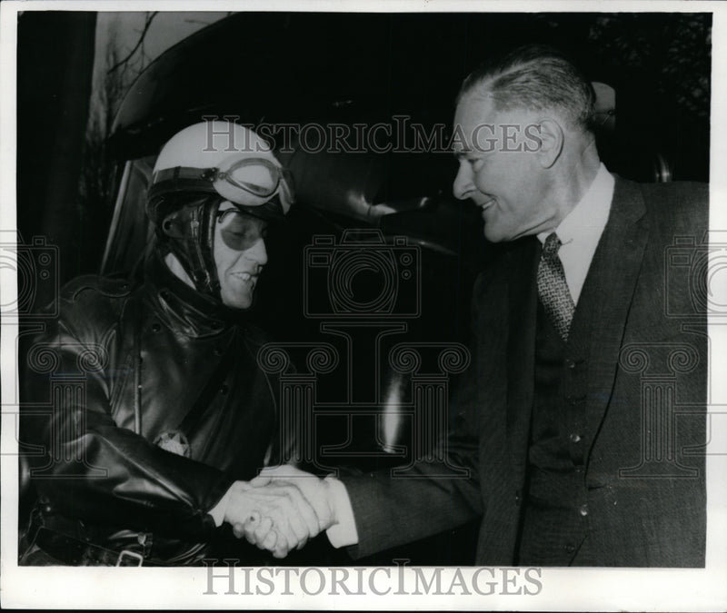 Load image into Gallery viewer, 1969 Press Photo Chief US Negotiator Henry Cabot Lodge &amp; Thomas Abad Paris Polic
