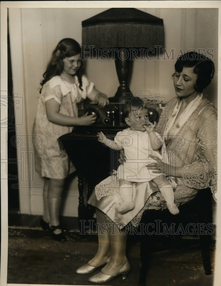 1927 Press Photo Family of Charles Levine Pilot on Transcontinental Flight