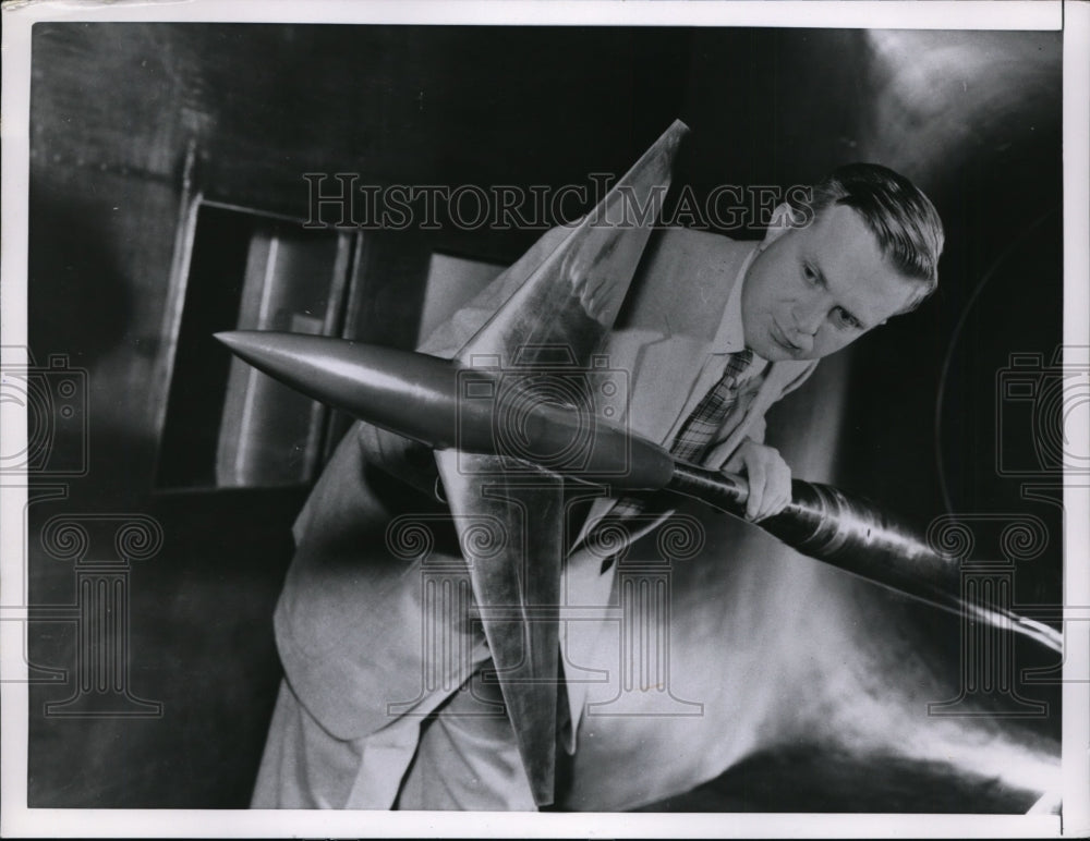 1955 Press Photo Richard Witcomb Inventor
