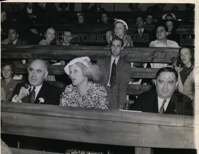Load image into Gallery viewer, 1939 Press Photo Governor Lehman &amp; Wife With Mayor LaGuardia - nex93384
